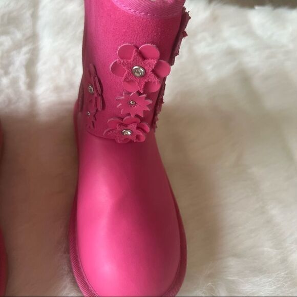 UGG Nubuck Studded Accents Snow Boots (4) - Picture 5 of 16